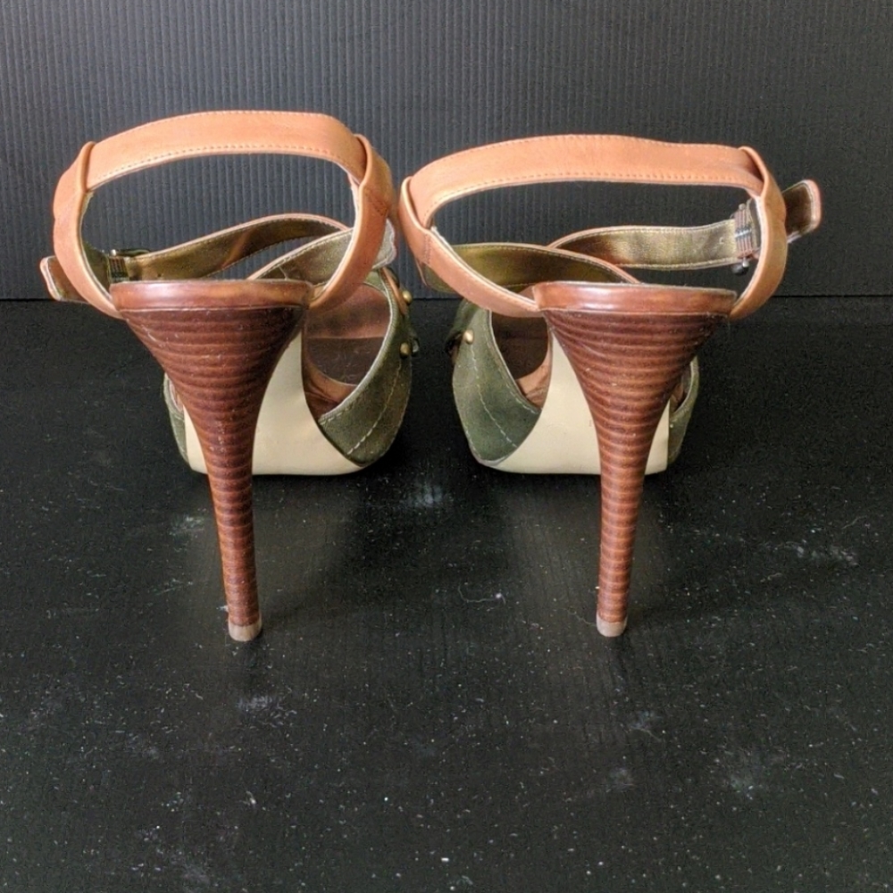 Shoes - Picture 3 of 4